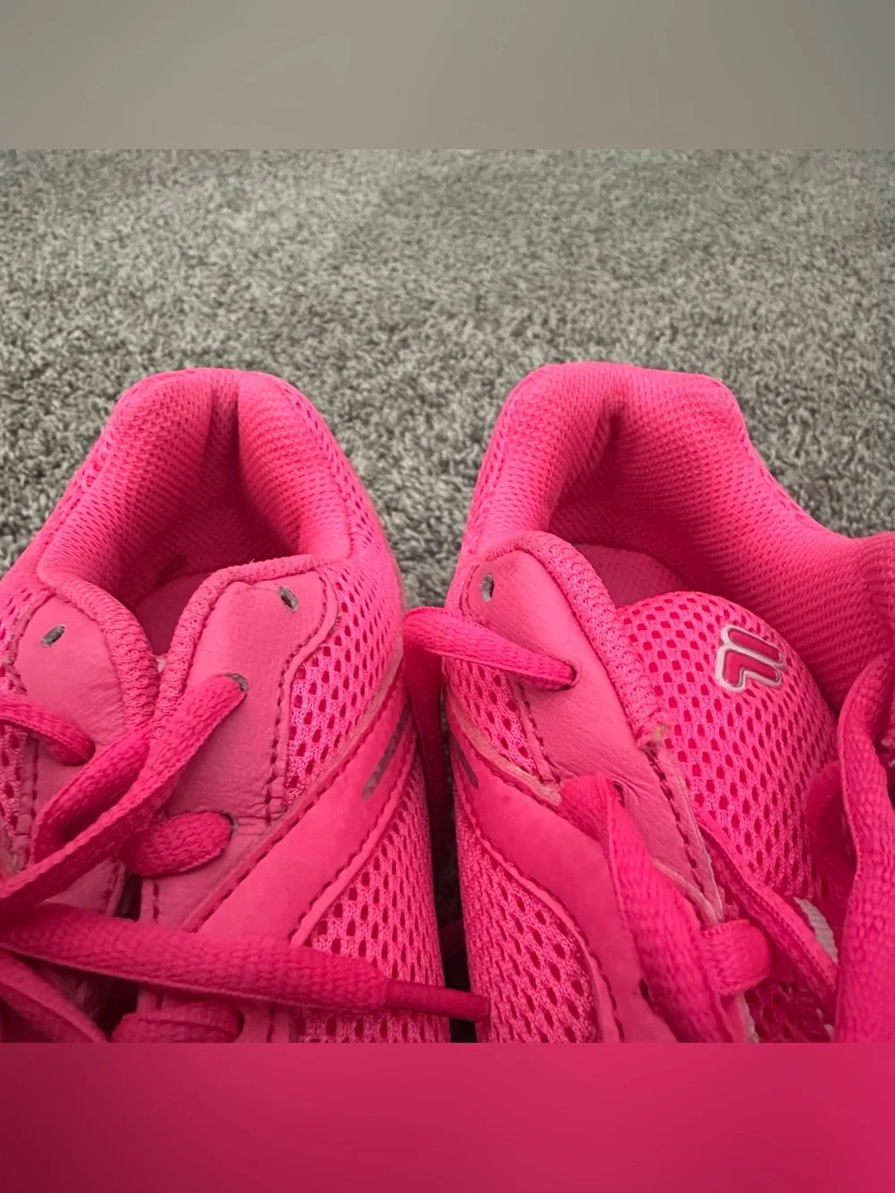Fila vibrant pink